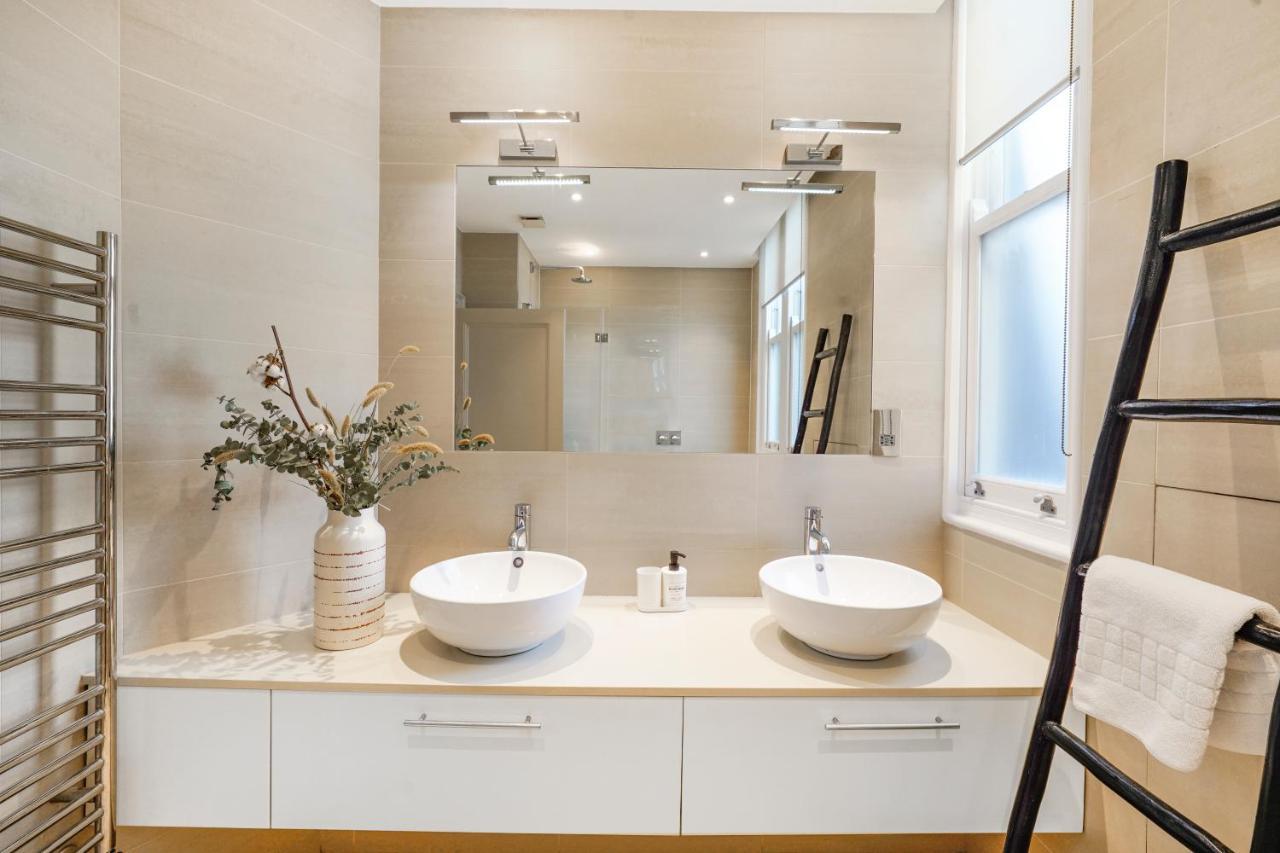 Spacious And Modern 4 Beds Home In Kensington ลอนดอน ภายนอก รูปภาพ