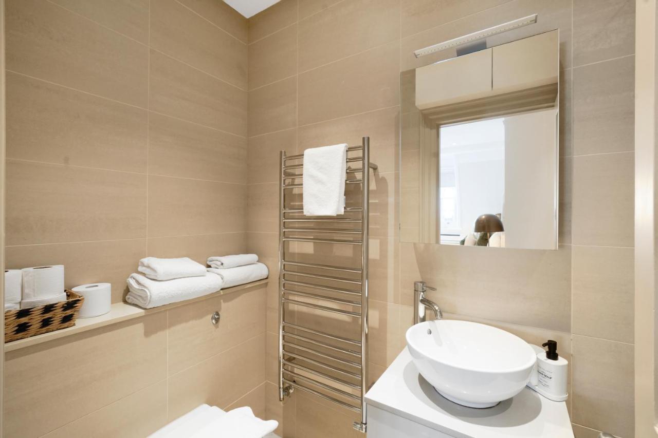Spacious And Modern 4 Beds Home In Kensington ลอนดอน ภายนอก รูปภาพ
