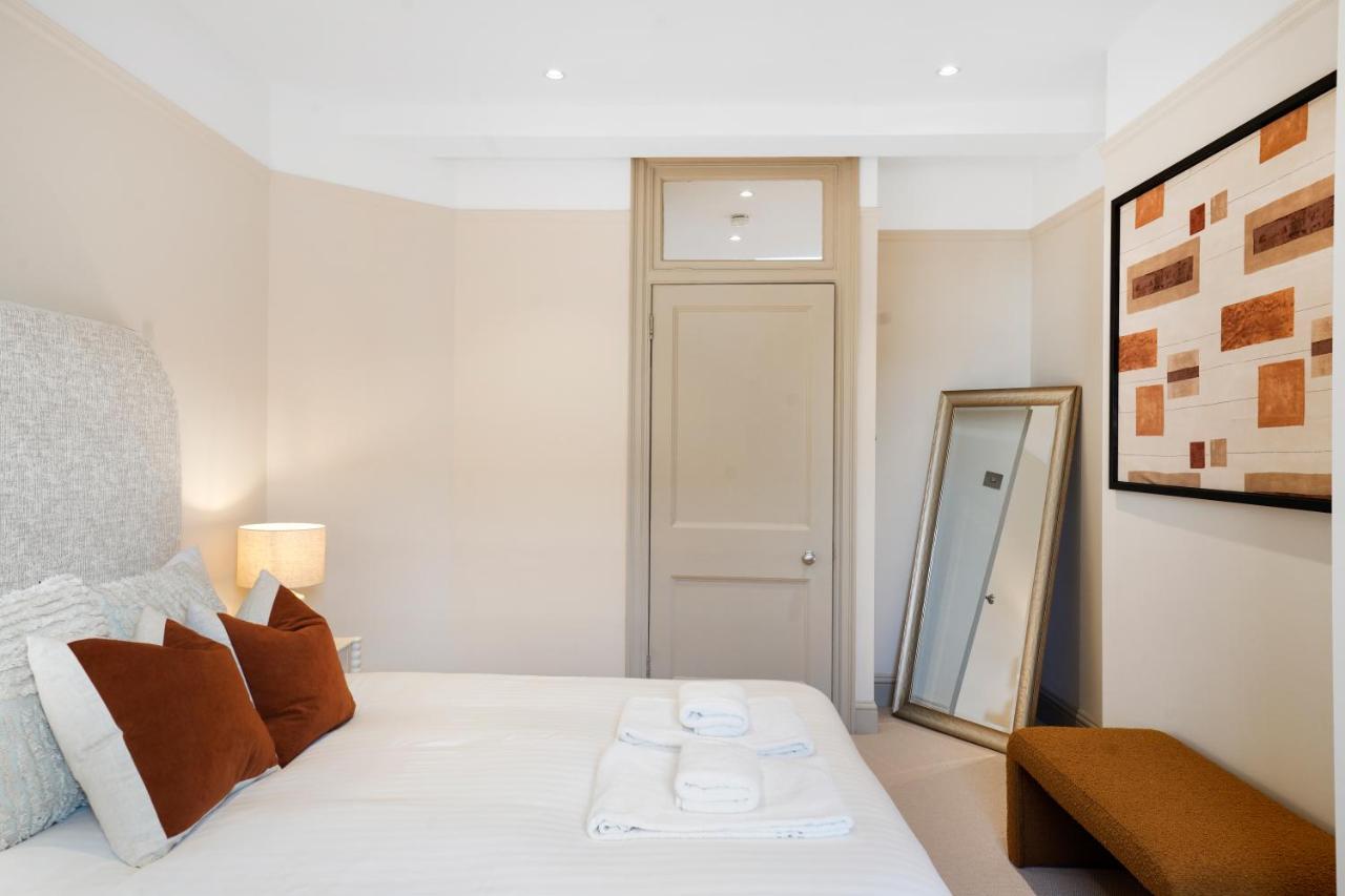 Spacious And Modern 4 Beds Home In Kensington ลอนดอน ภายนอก รูปภาพ