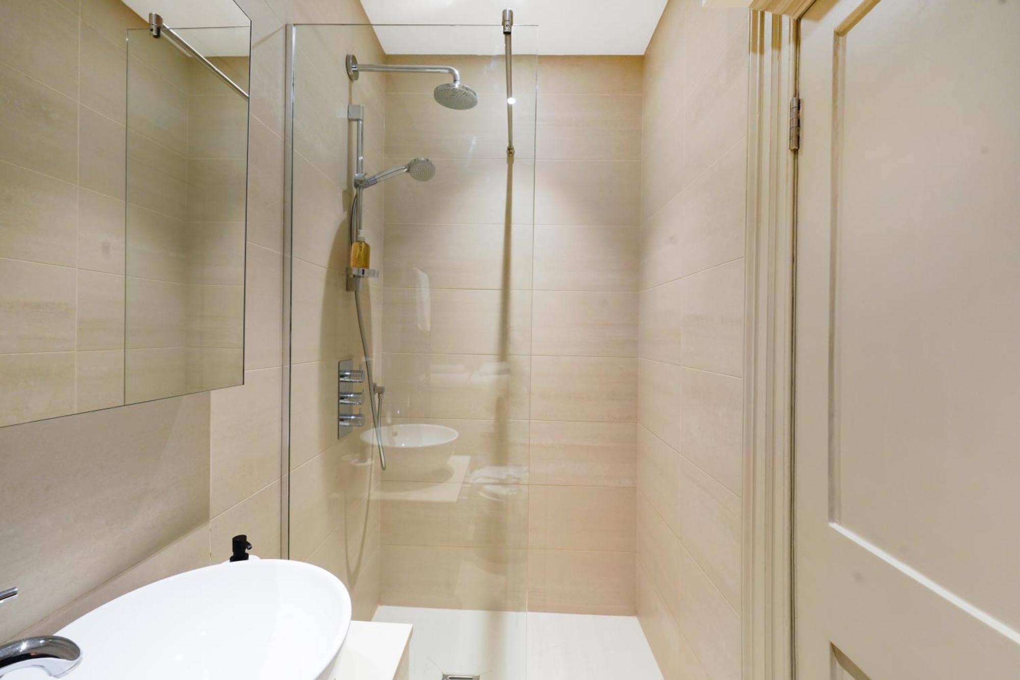 Spacious And Modern 4 Beds Home In Kensington ลอนดอน ภายนอก รูปภาพ