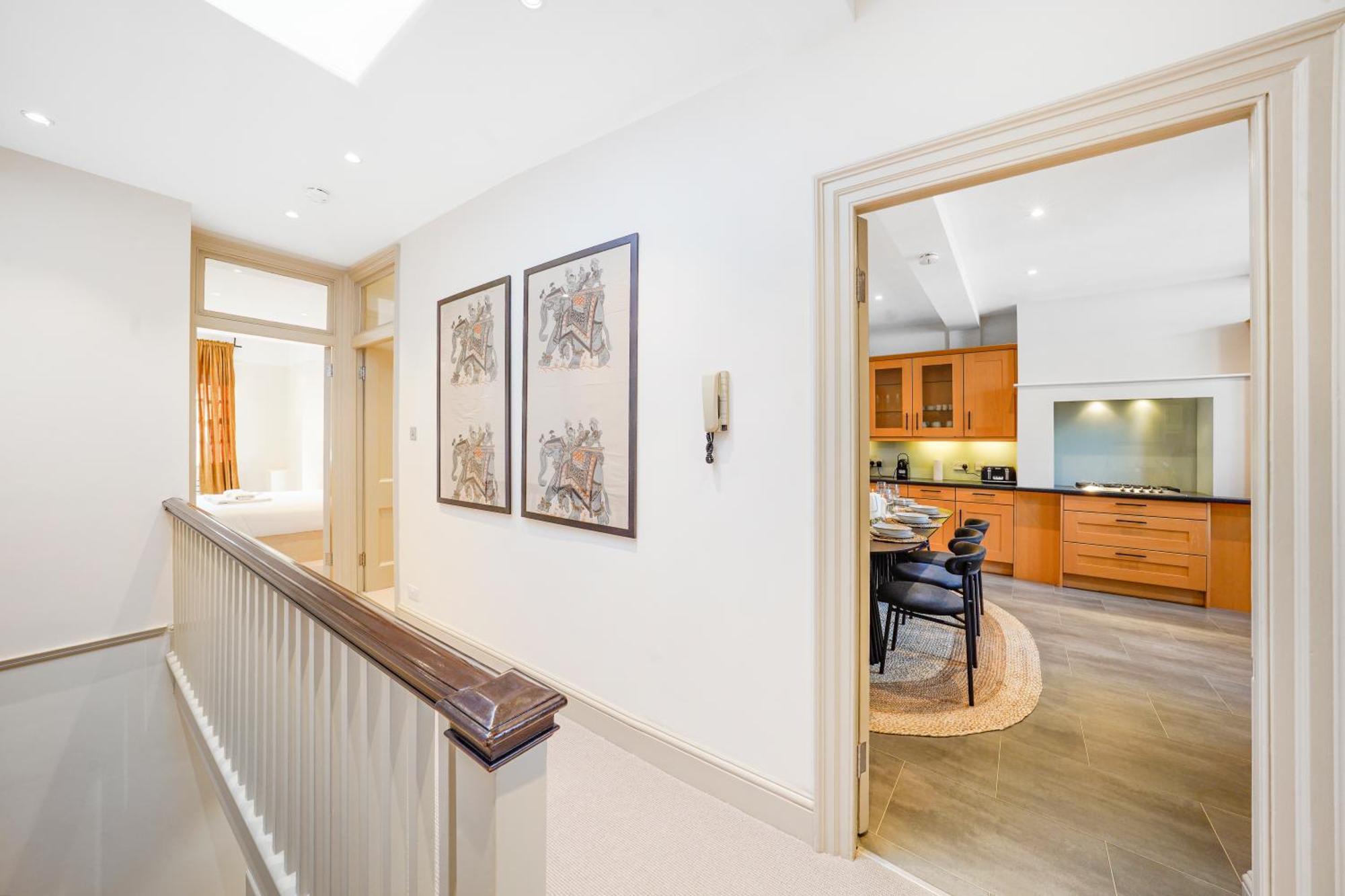 Spacious And Modern 4 Beds Home In Kensington ลอนดอน ภายนอก รูปภาพ