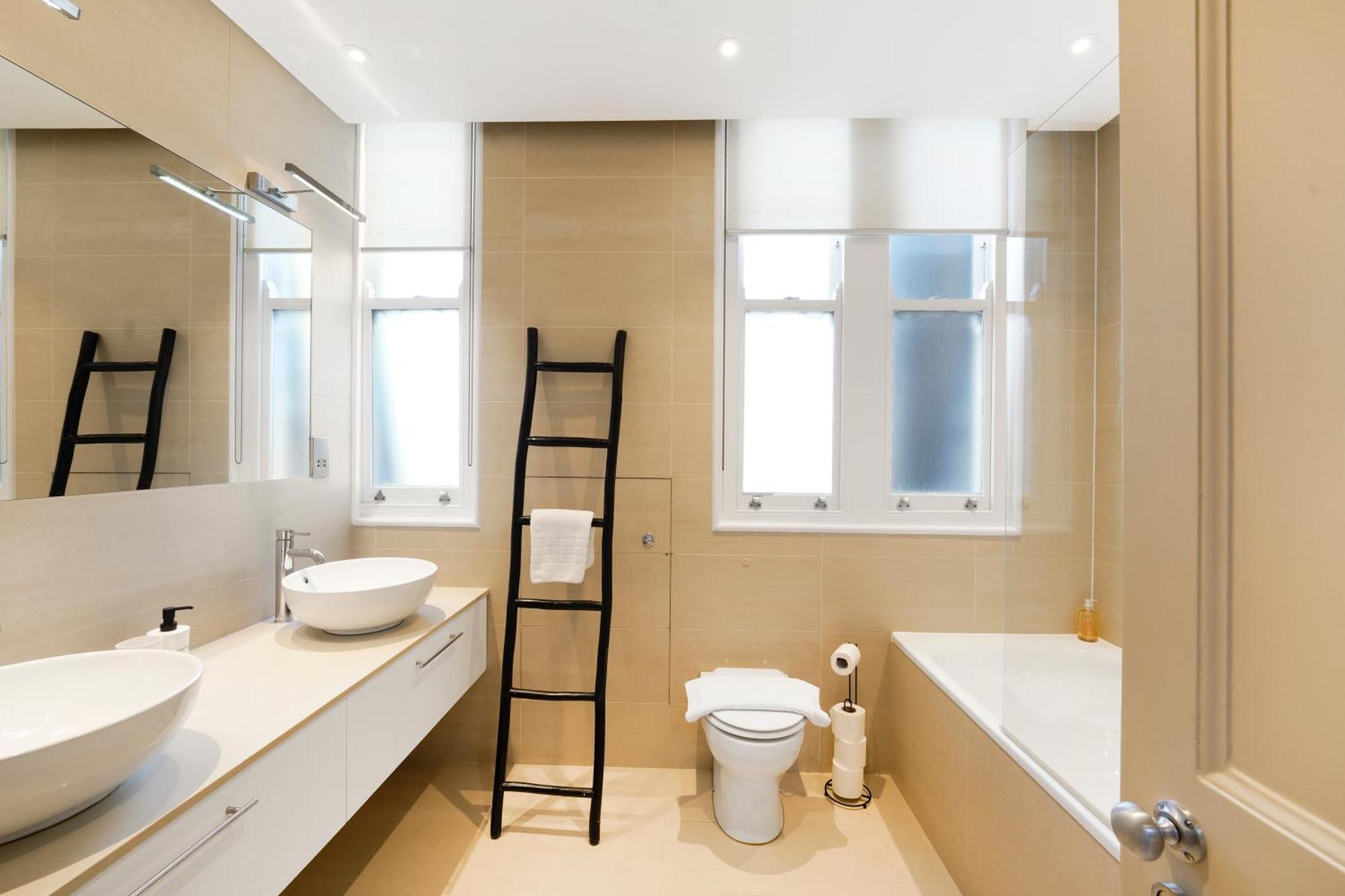 Spacious And Modern 4 Beds Home In Kensington ลอนดอน ภายนอก รูปภาพ