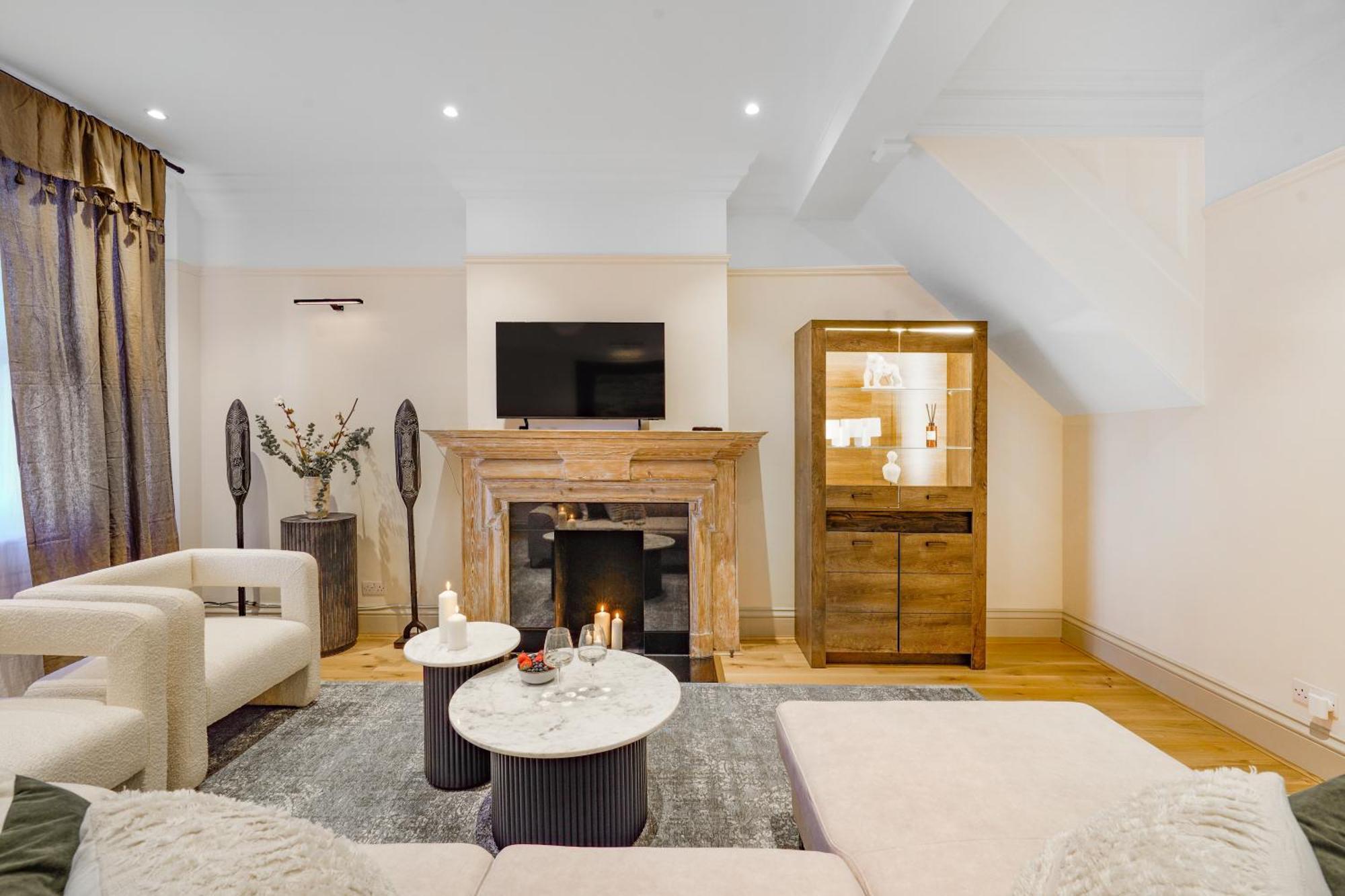Spacious And Modern 4 Beds Home In Kensington ลอนดอน ภายนอก รูปภาพ